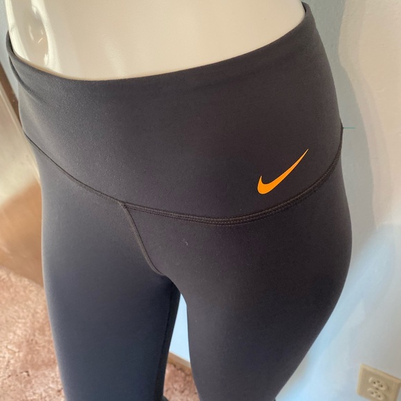 Nike Dri-FIT mesh paneled leggings - Picture 2 of 5